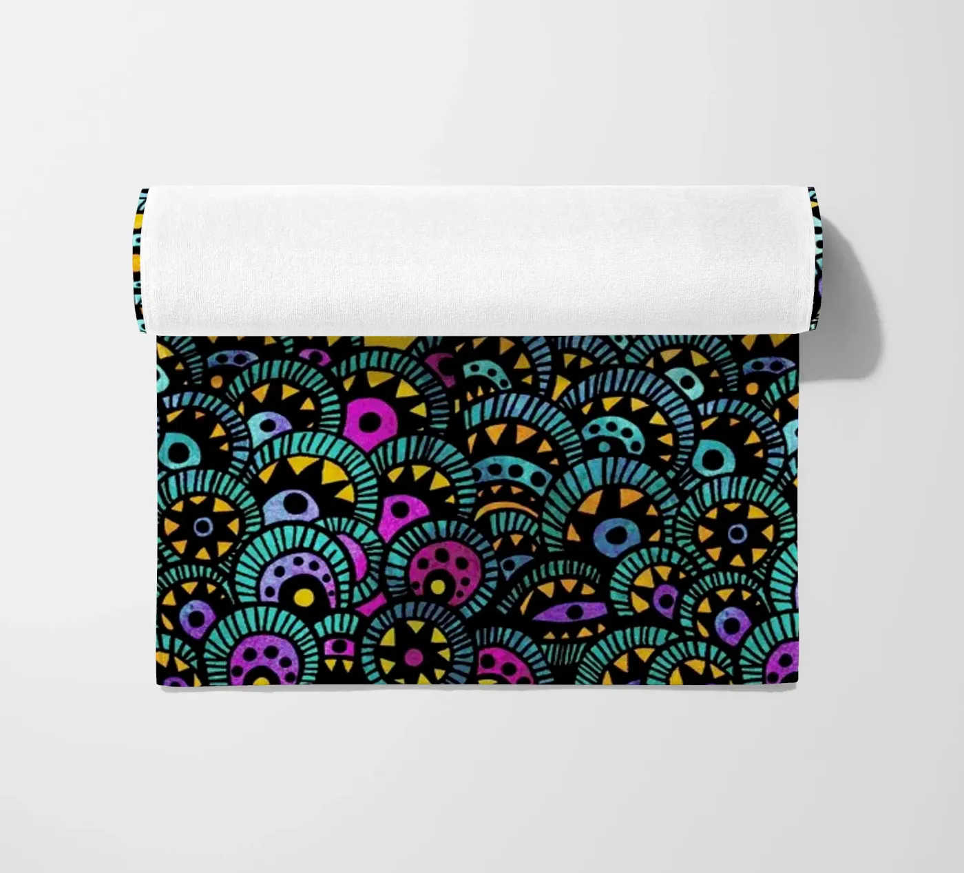 Peacock Tail telo mare da Pom Graphic Design