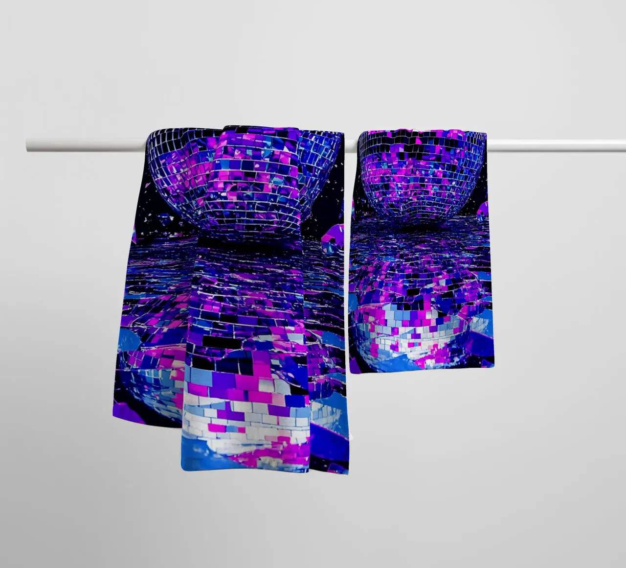 Palla da discoteca in frantumi - Pop Art asciugamano da bagno da ColorCrash Gallery