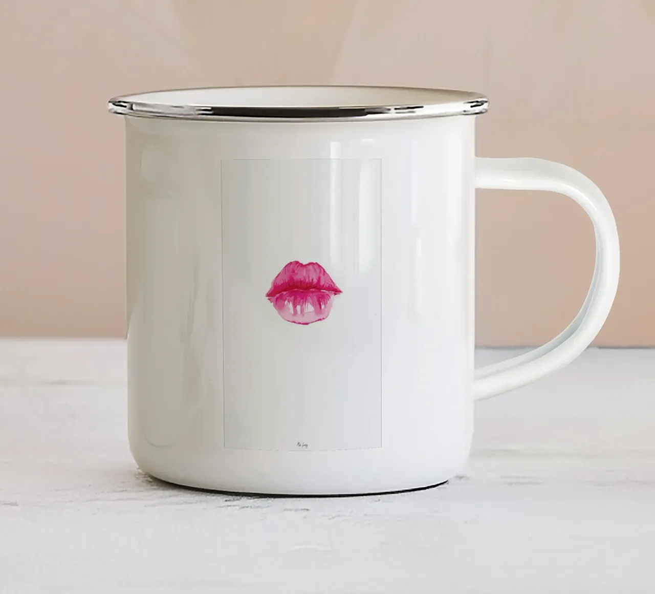 Kiss 1 tazza in smalto da Mie Frey Damgaard