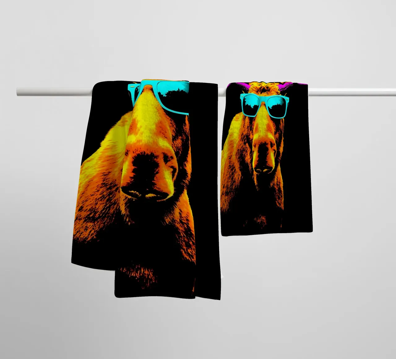Alce con occhiali da sole - Pop Art asciugamano da bagno da ColorCrash Gallery