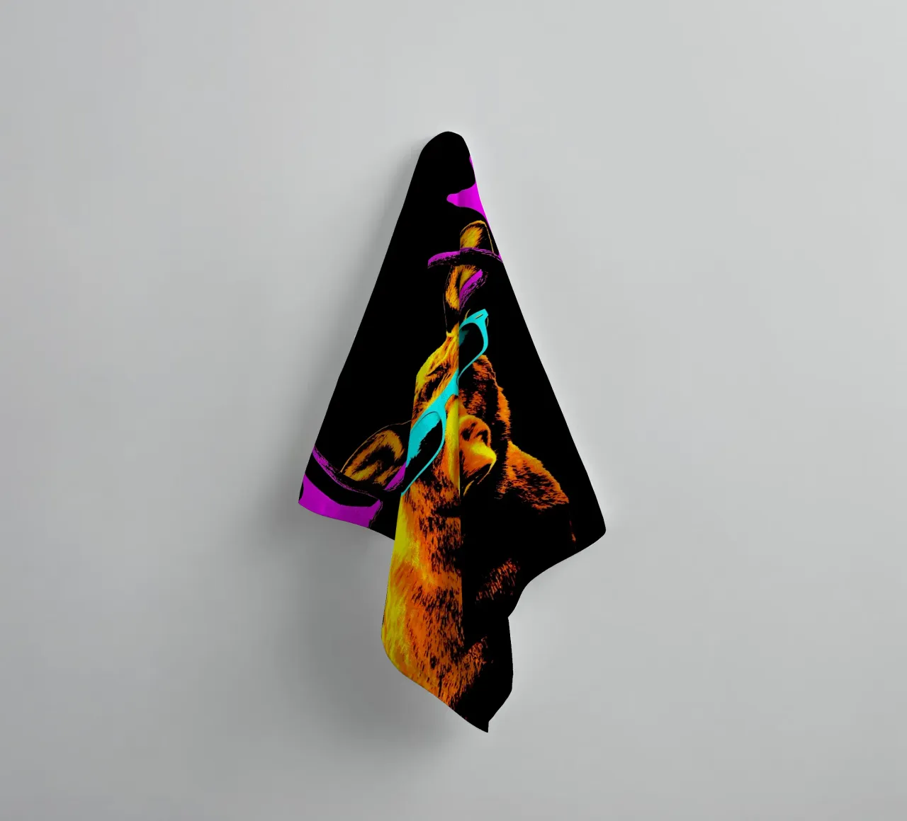 Alce con occhiali da sole - Pop Art asciugamano da bagno da ColorCrash Gallery