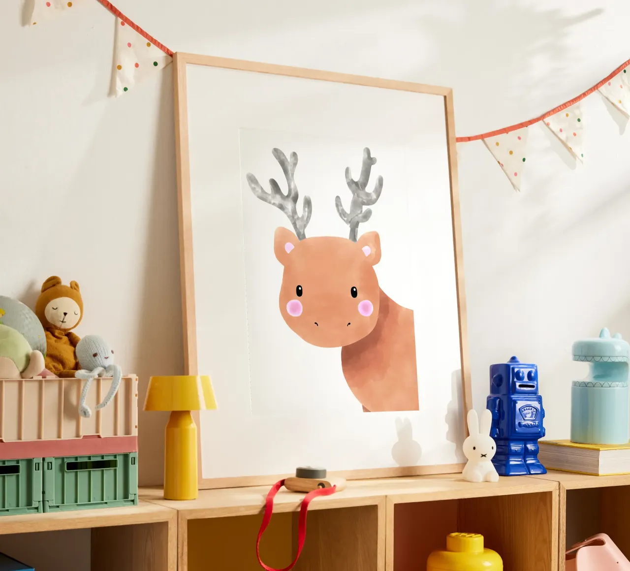 Kleiner Hirsch poster con telaio in legno da BAINAI KIDS