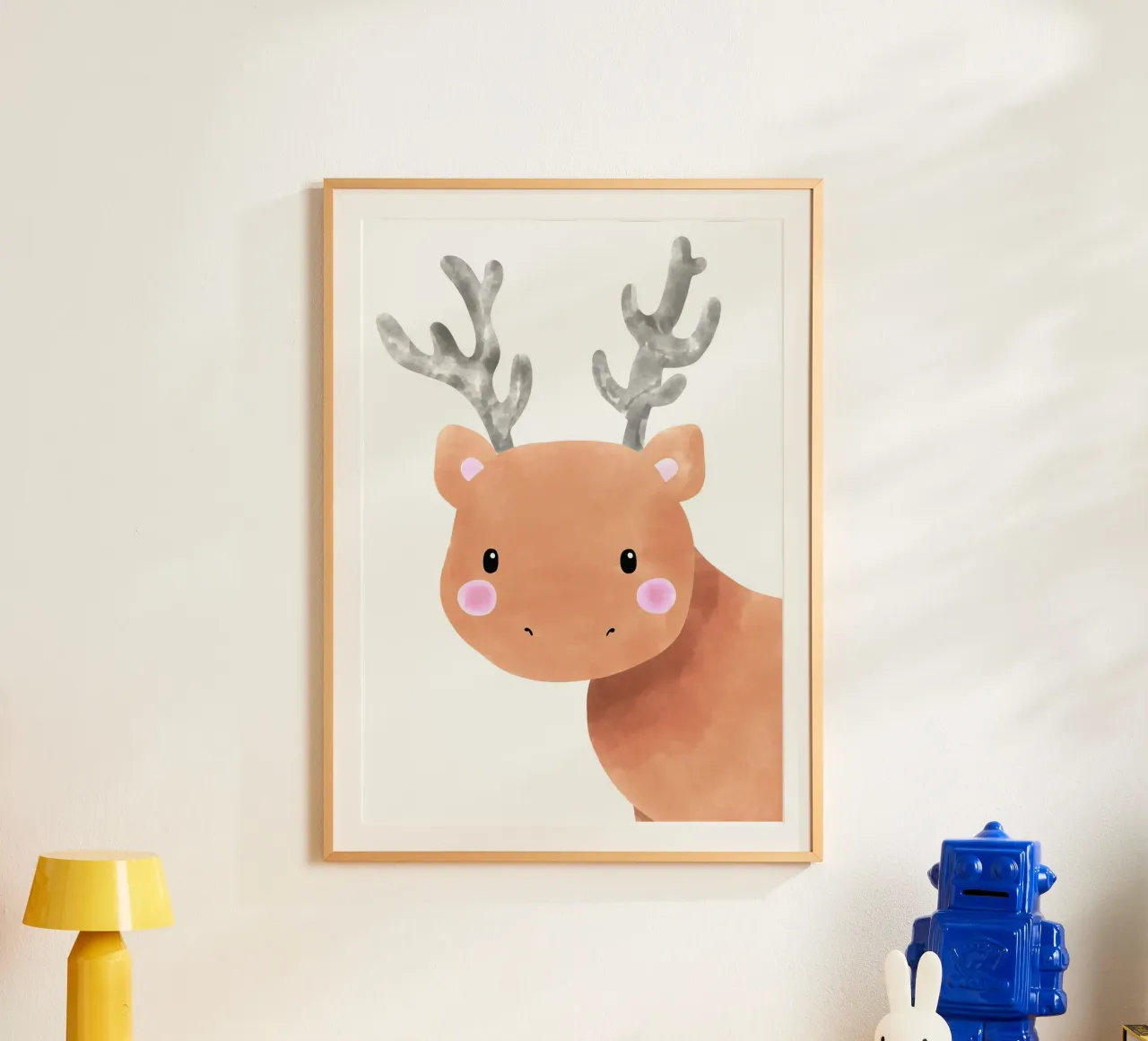 Kleiner Hirsch poster con telaio in legno da BAINAI KIDS