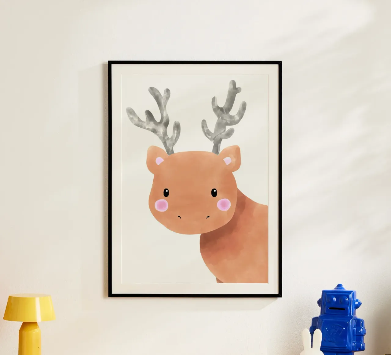 Kleiner Hirsch poster con telaio in legno da BAINAI KIDS