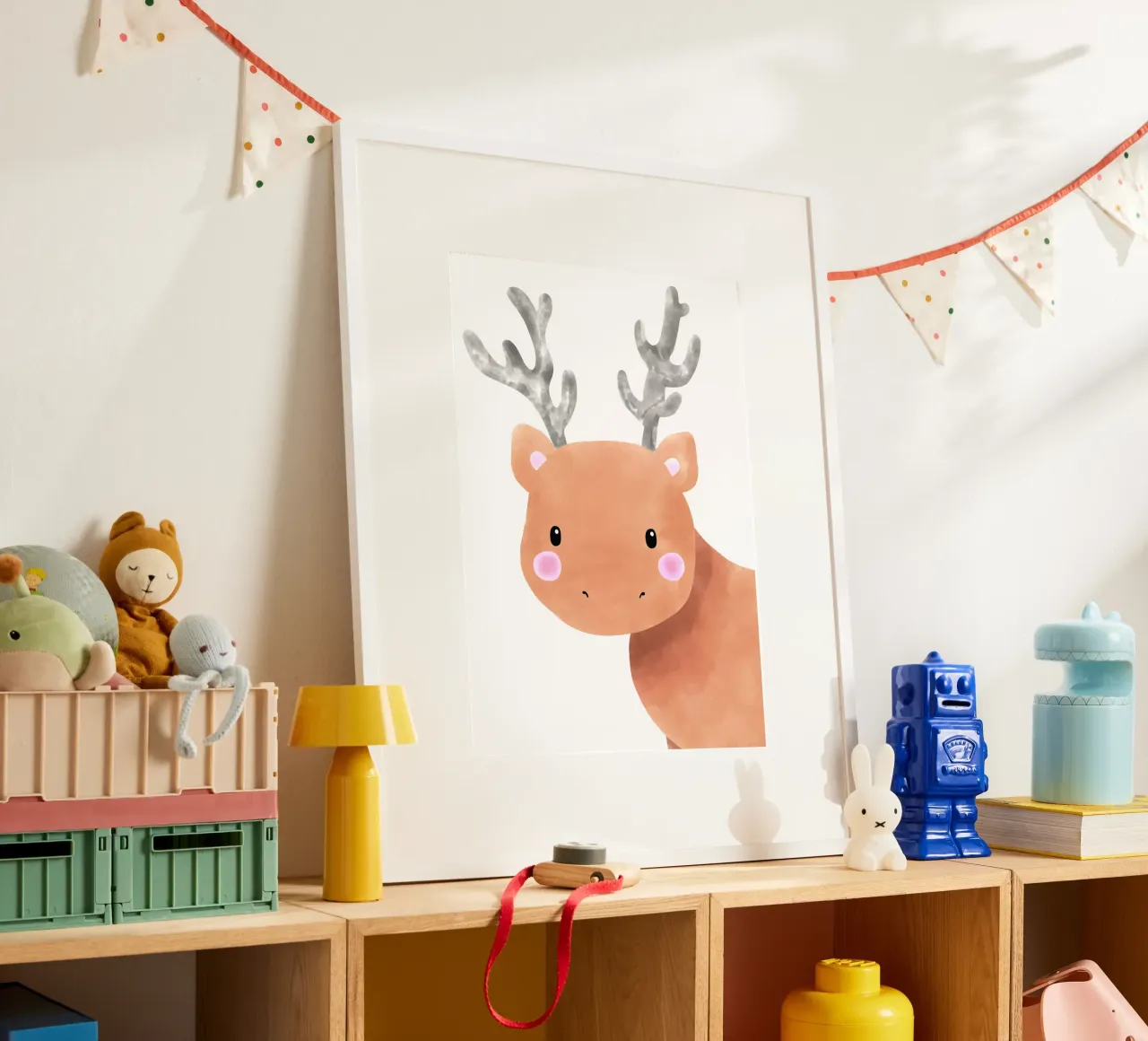 Kleiner Hirsch poster con telaio in legno da BAINAI KIDS