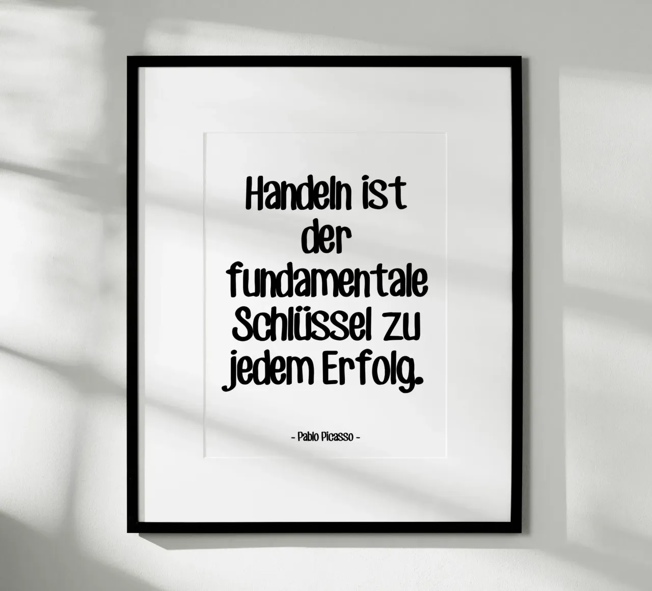 Successo citazione di Pablo Picasso poster con telaio in alluminio da Wall of Words