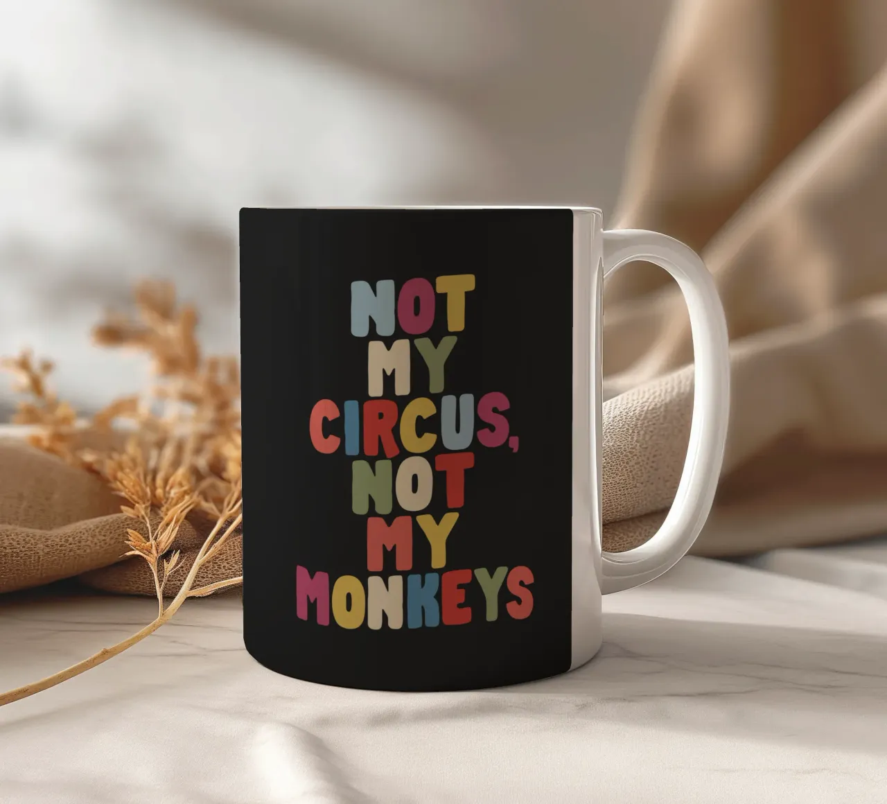 Non il mio circo Non le mie scimmie Design tipografico colorato tazza in ceramica da THE MOTIVATED TYPE