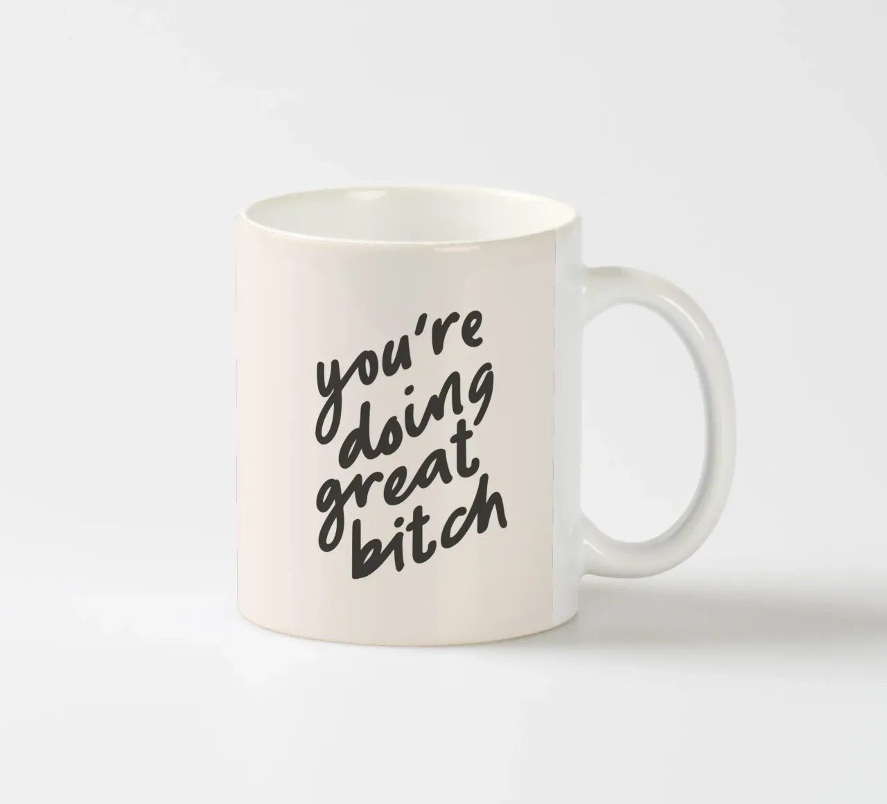 You're Doing Great Bitch Sassy Sarcastic Typography Design tazza in ceramica da THE MOTIVATED TYPE