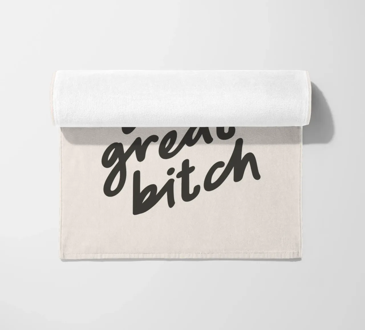 You're Doing Great Bitch Sassy Sarcastic Typography Design telo mare da THE MOTIVATED TYPE