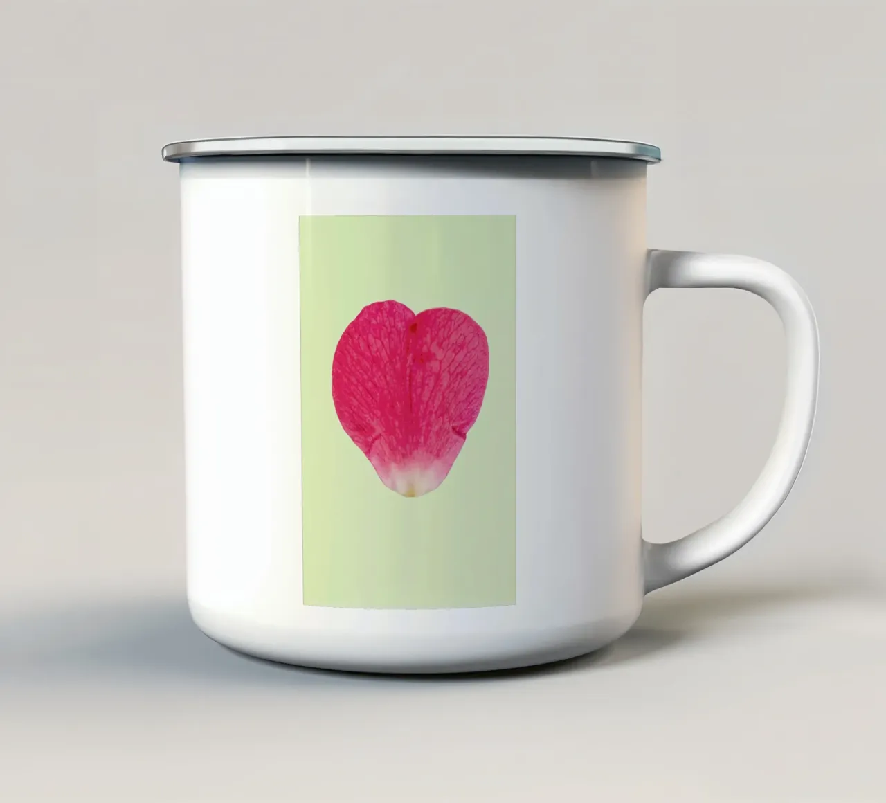 Heart XI tazza in smalto da Curious Collections by Marielle Leenders