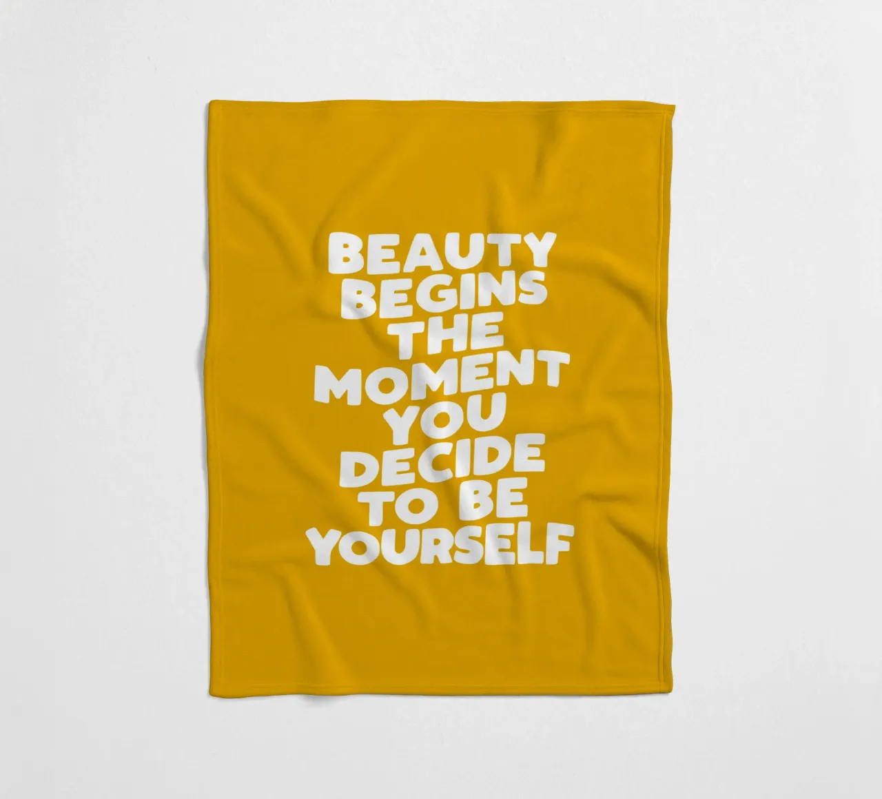 Schönheit beginnt in dem Moment, in dem du dich entscheidest, du selbst in Gelb zu sein Fleecedecke von THE MOTIVATED TYPE