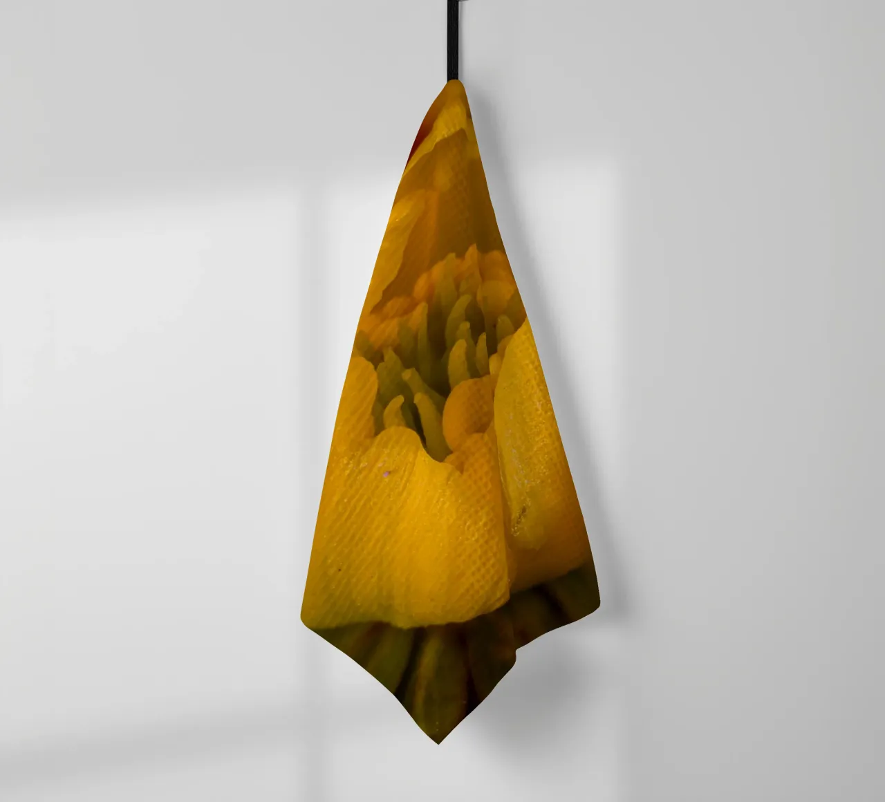 Gros plan sur la fleur jaune d'une gaulthérie torchon de Marcus Beckert | Fotografie