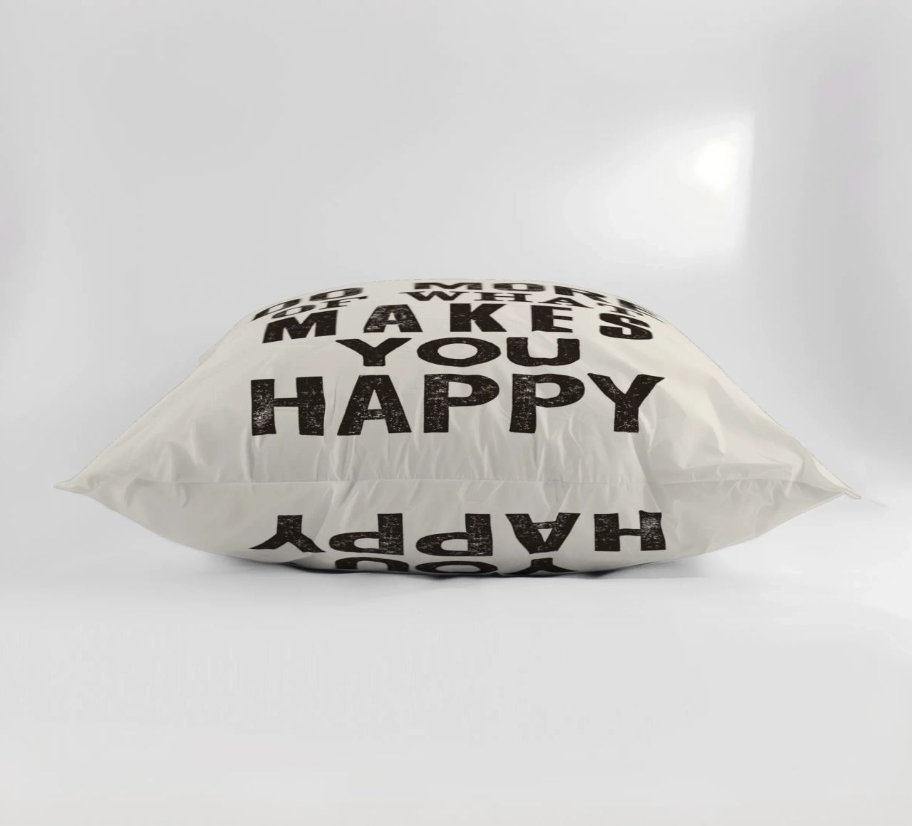 Fate di più di ciò che vi rende felici Stampa tipografica a caratteri cubitali cuscino da THE MOTIVATED TYPE