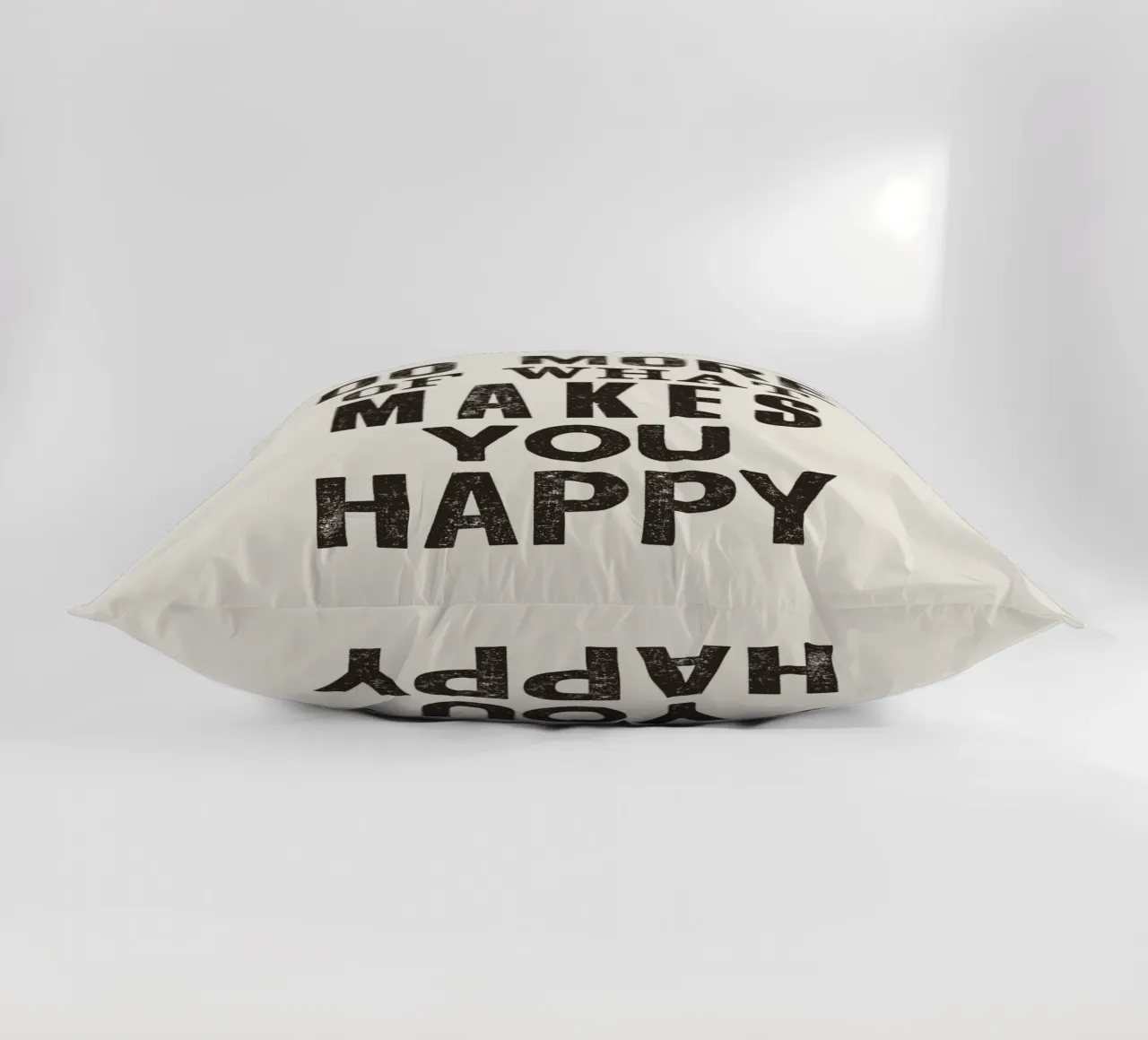Haz más de lo que te hace feliz Tipografía Tipografía Impresa cojín de THE MOTIVATED TYPE