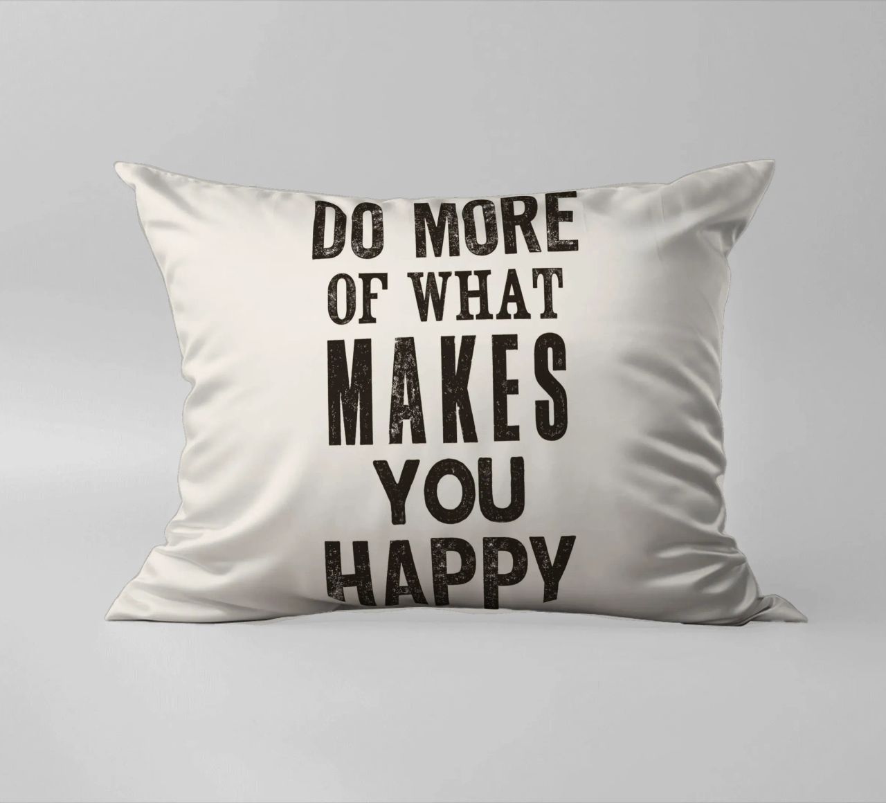 Fate di più di ciò che vi rende felici Stampa tipografica a caratteri cubitali cuscino da THE MOTIVATED TYPE