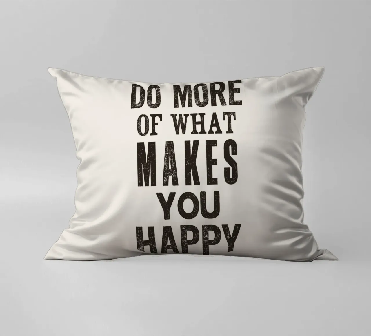 Haz más de lo que te hace feliz Tipografía Tipografía Impresa cojín de THE MOTIVATED TYPE