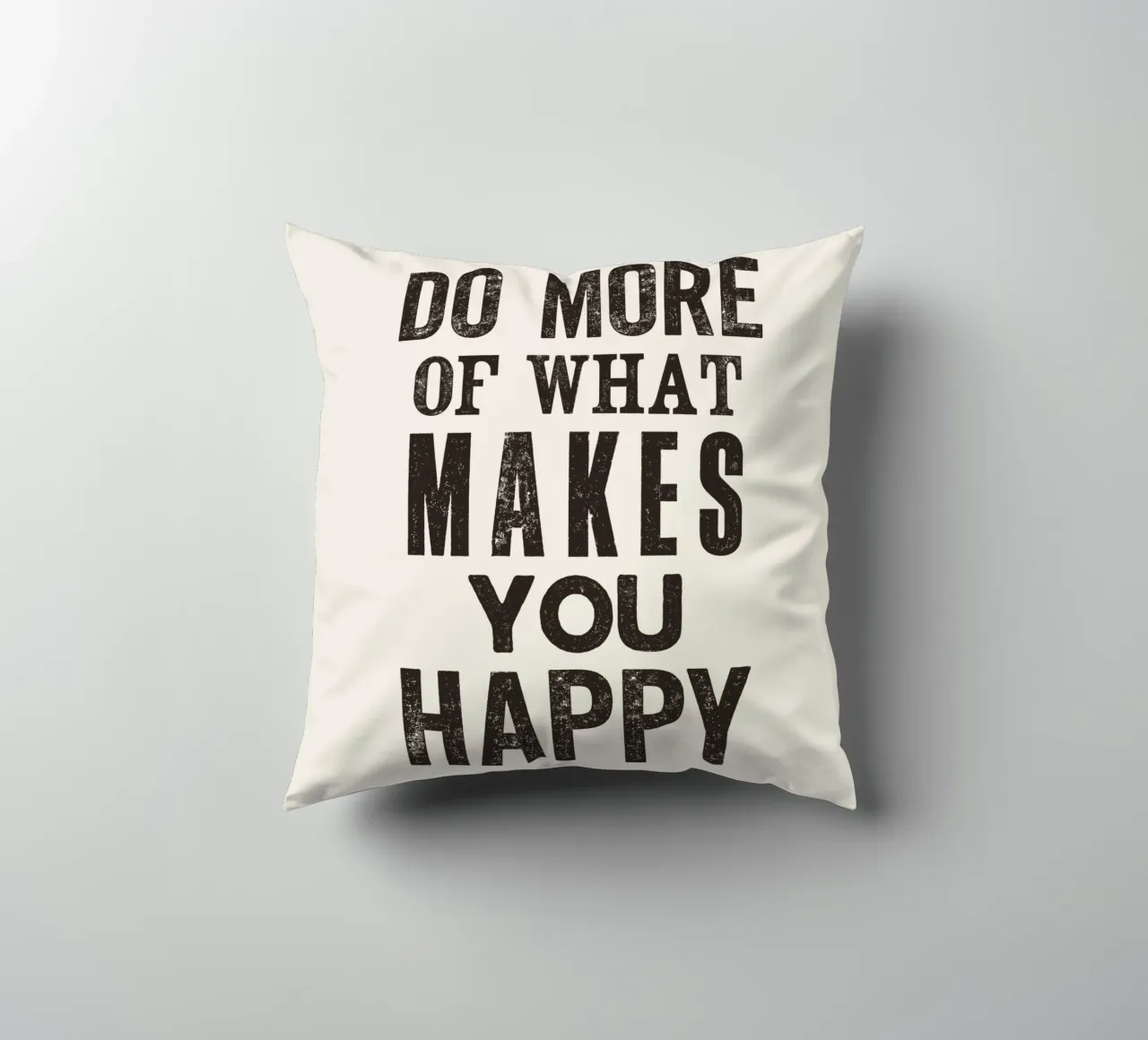 Fate di più di ciò che vi rende felici Stampa tipografica a caratteri cubitali cuscino da THE MOTIVATED TYPE