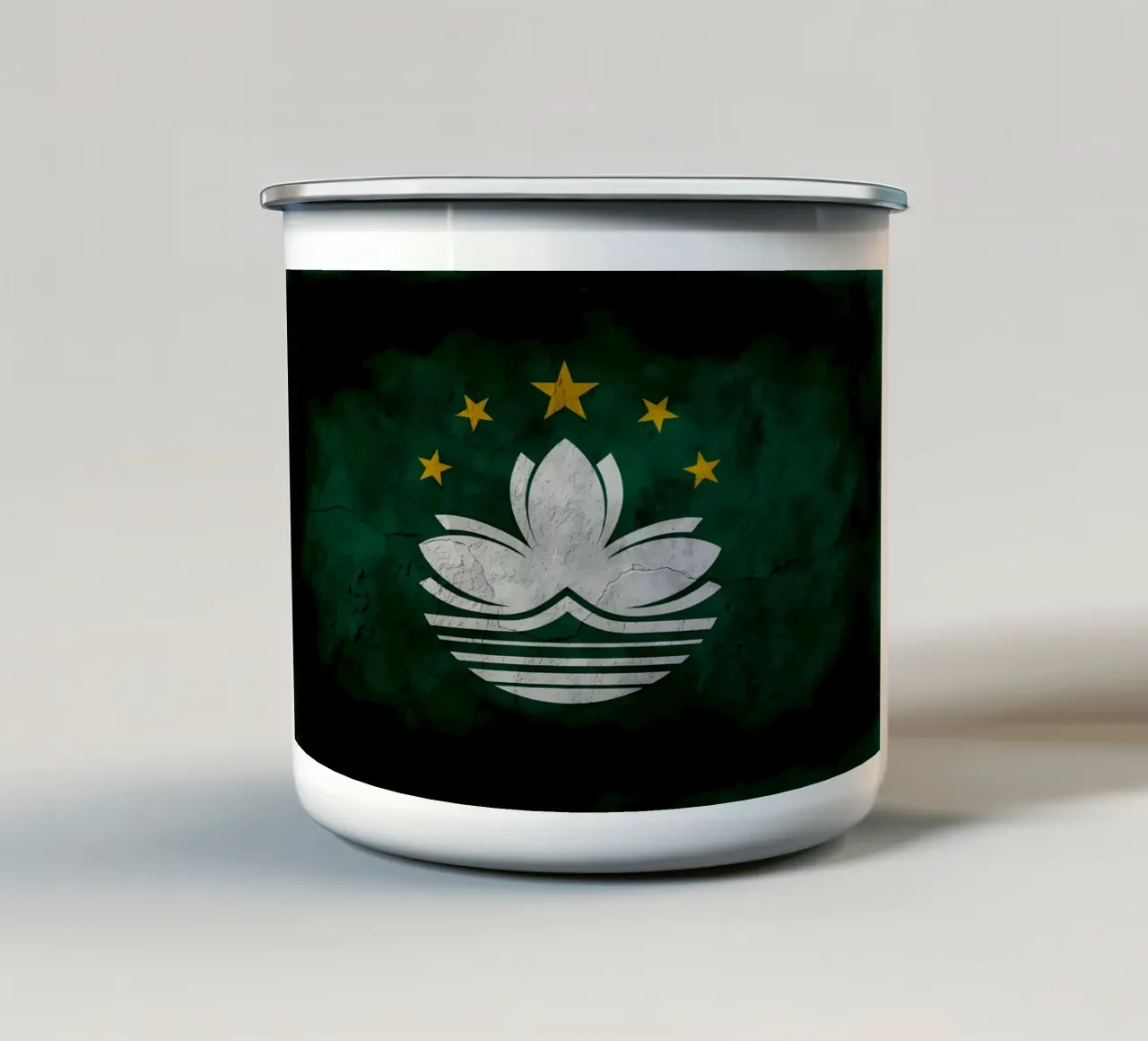 Bandiera vintage di Macao tazza in smalto da Joshua A Holmes