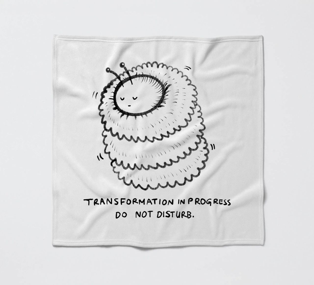 Trasformazione in corso, non disturbare coperta in pile da Studio Patruschka