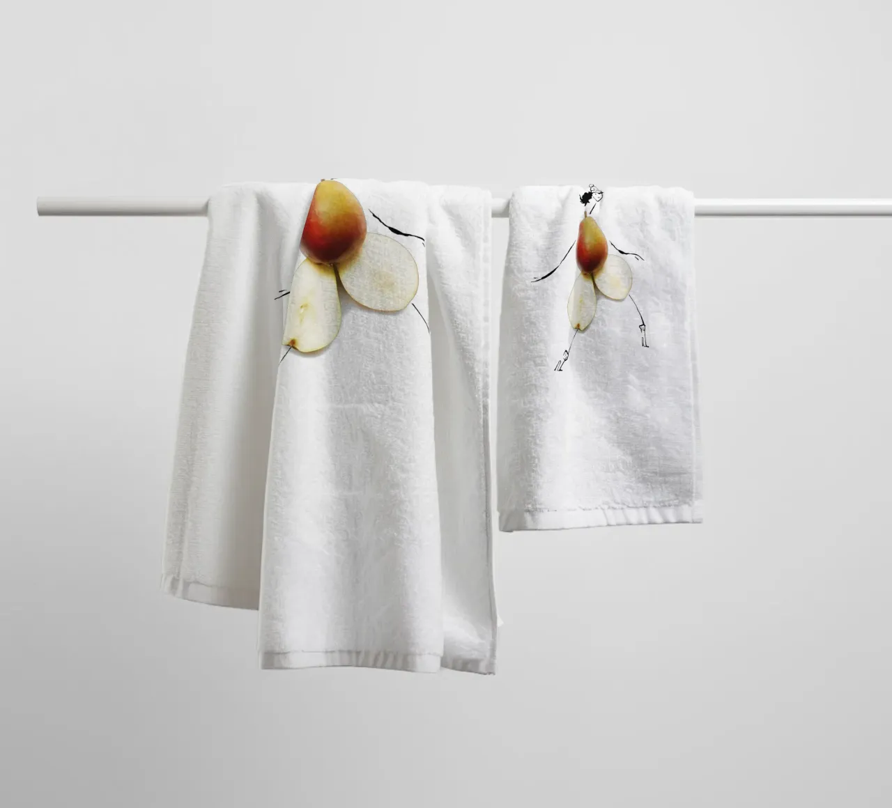 Pear in Autumn toalla de baño de Gretchen Roehrs