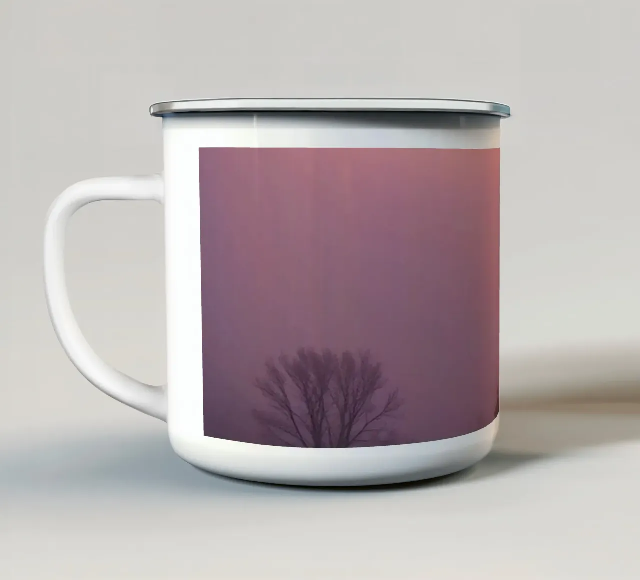 Prachtig abstract behang met mistig landschap bij zonsopgang emaille mok van DesignDoodle