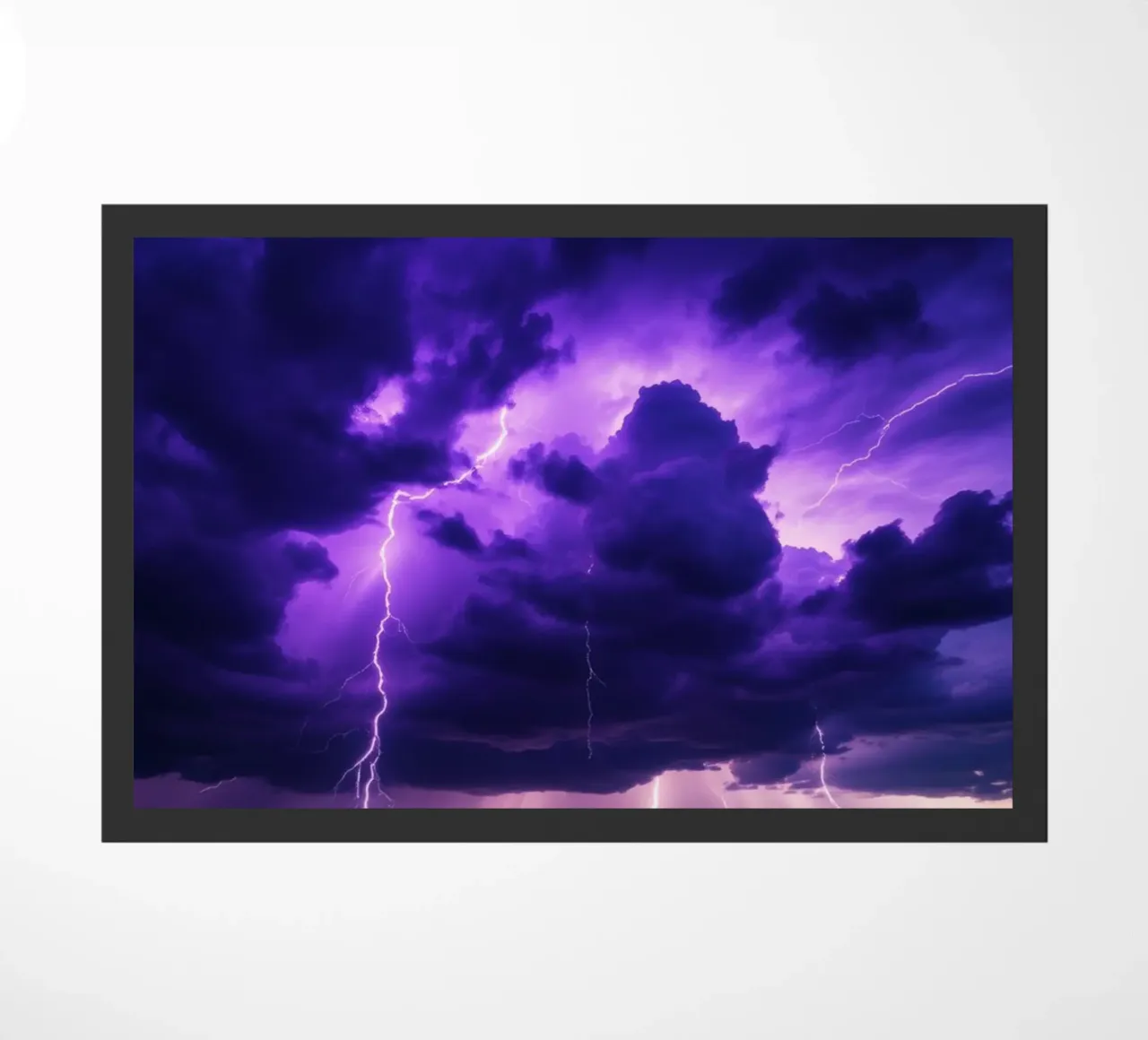 Tempeste di fulmini illuminano nuvole viola scuro zerbino da DesignDoodle