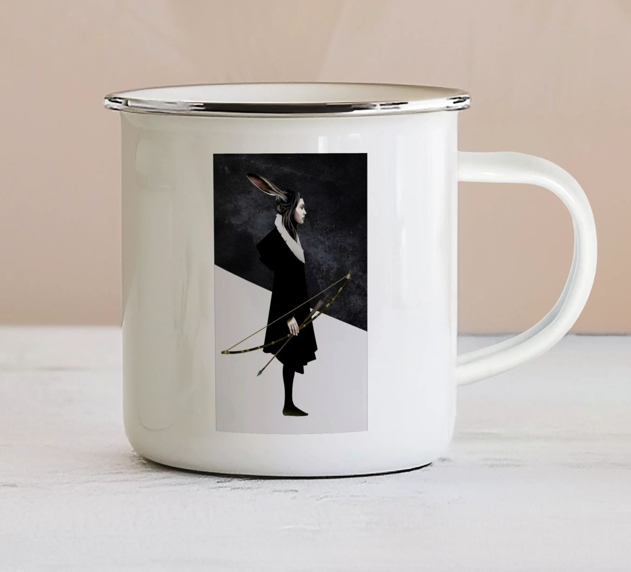 The Hunt tazza in smalto da Ruben Ireland