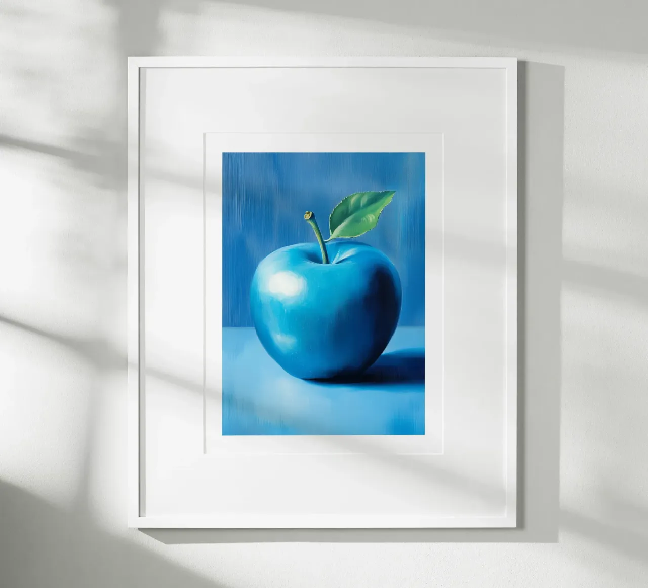 Surrealistischer blauer Apfel Poster mit Holzrahmen von Spice & Style