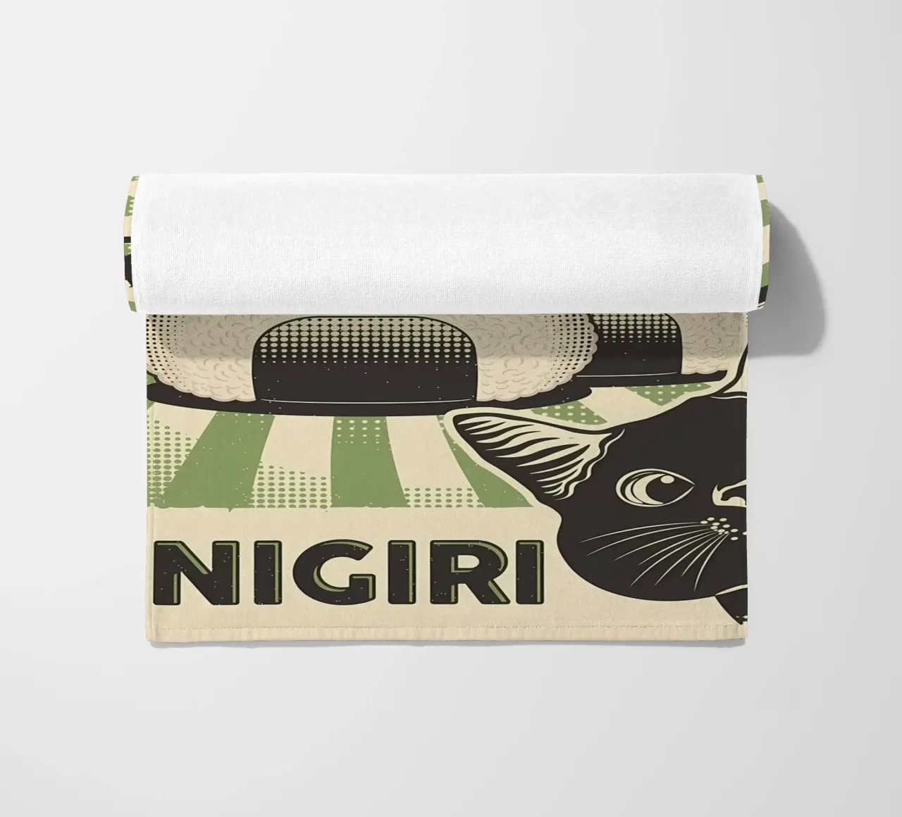 Gatto nero Onigiri telo mare da Monique A Hooper