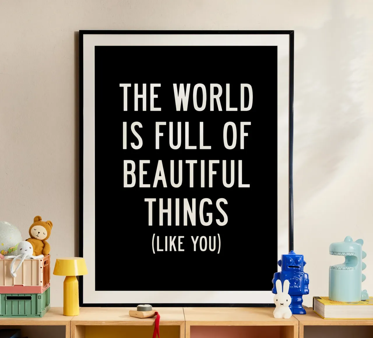 Il mondo è pieno di cose belle Typografie Design poster con telaio in plastica da THE MOTIVATED TYPE
