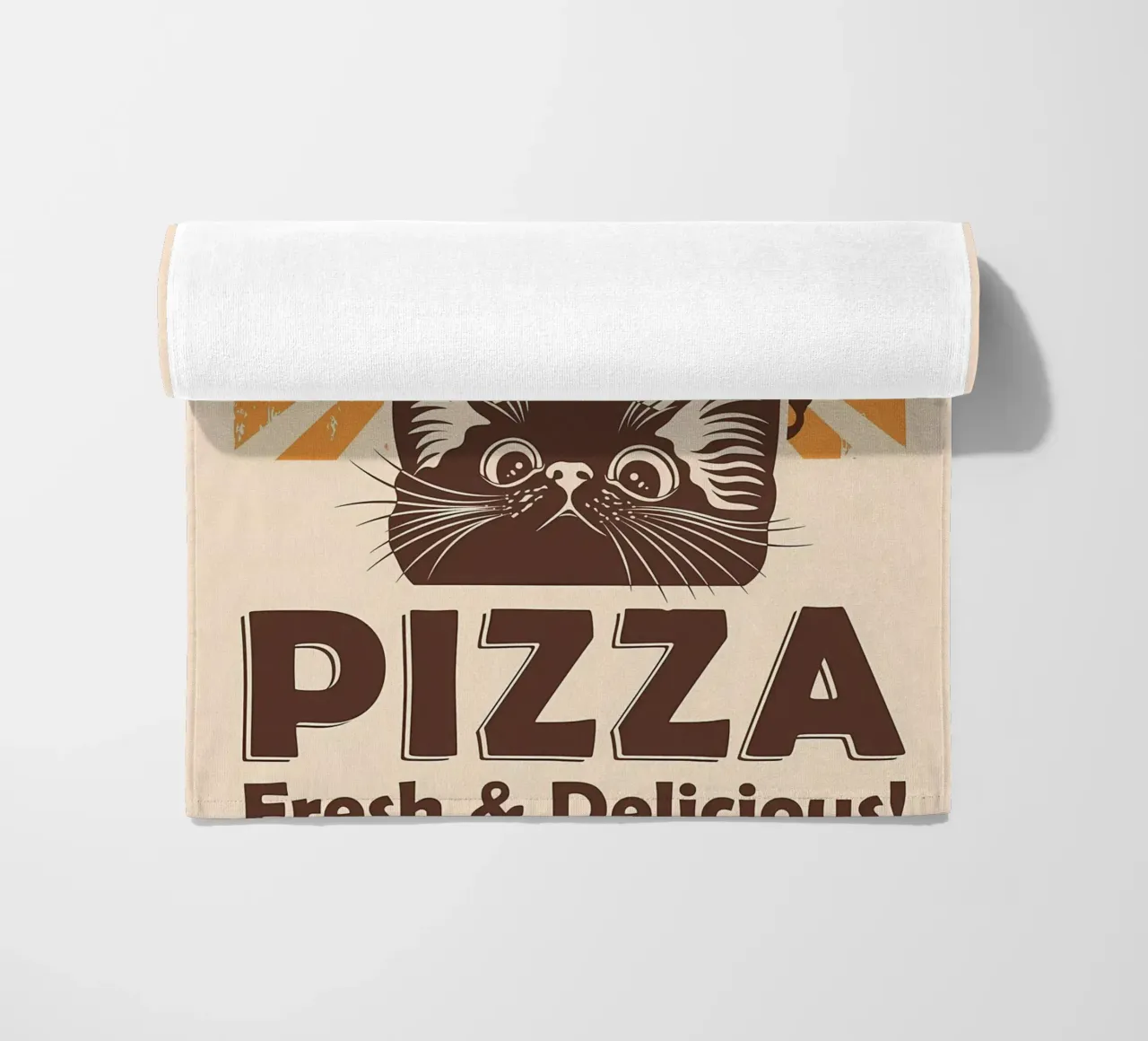 Gatto nero e pizza telo mare da Monique A Hooper