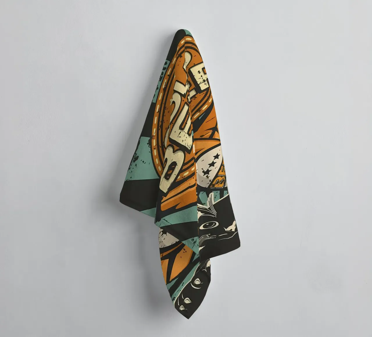 Un chat applaudit une bière froide serviette de bain de Monique A Hooper