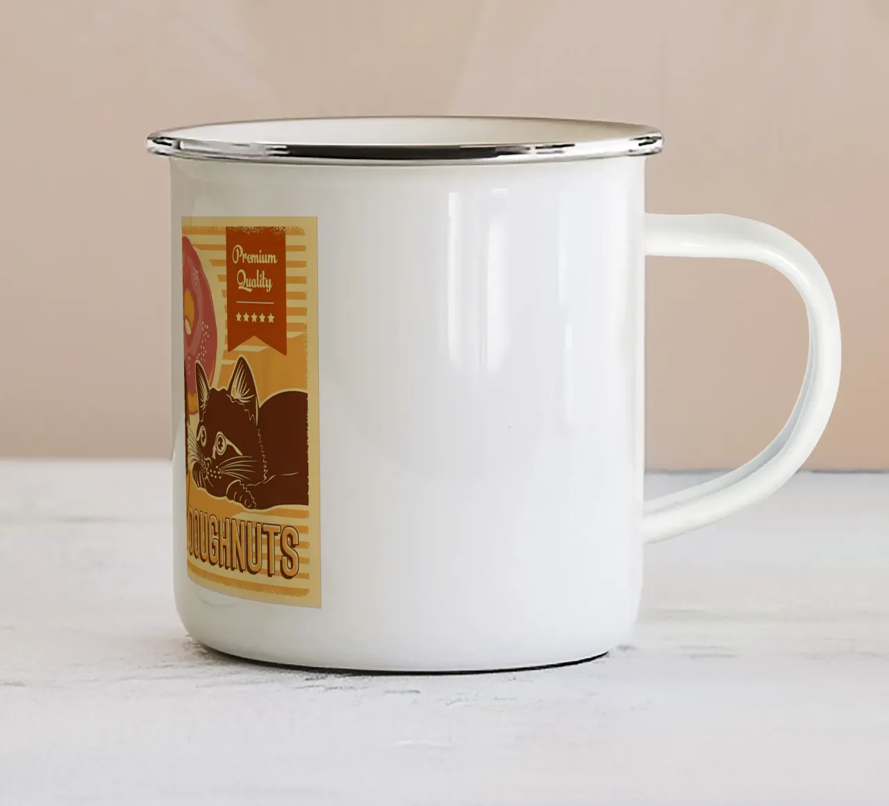 Ciambelle per gatti tazza in smalto da Monique A Hooper