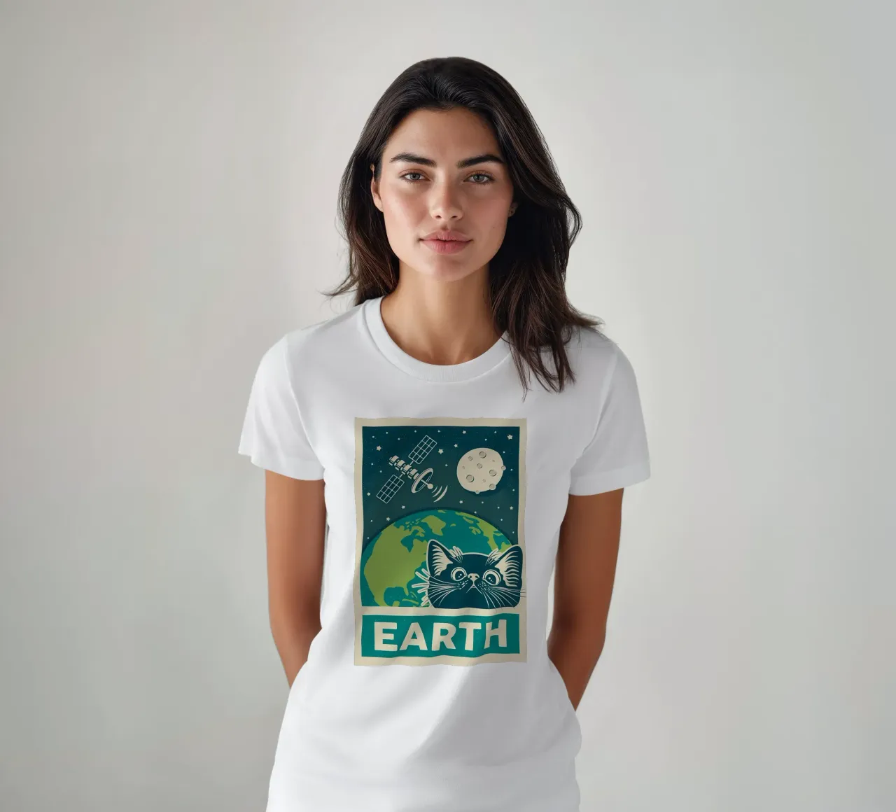Gatto e terra retrò t-shirt da Monique A Hooper