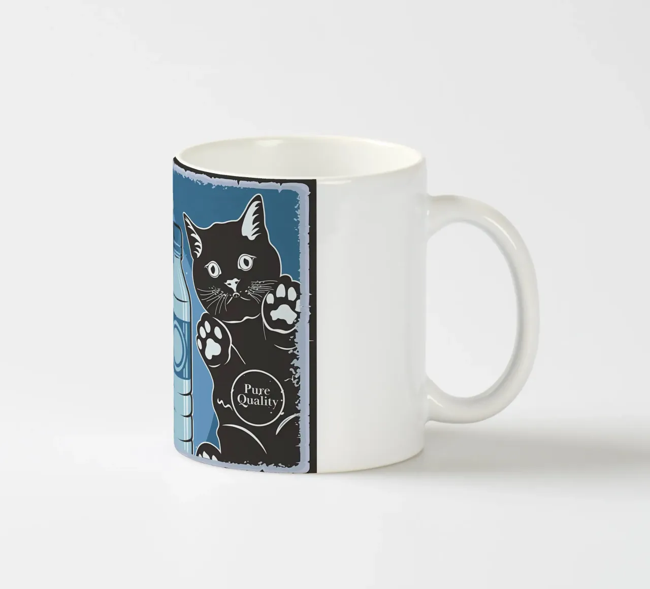 Gatto e acqua sana tazza in ceramica da Monique A Hooper