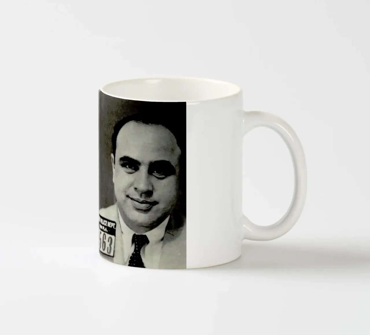 Al Capone's Mugshot tazza in ceramica da Gallery Print and Art Limited