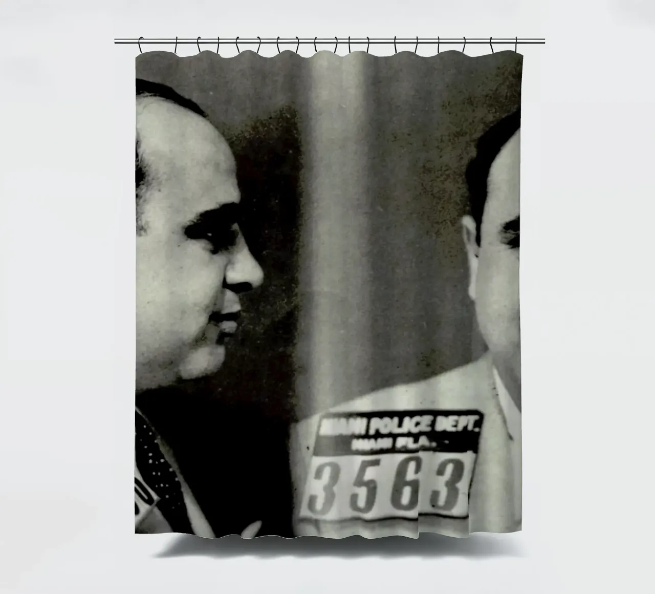 Al Capone's Mugshot tenda da doccia da Gallery Print and Art Limited