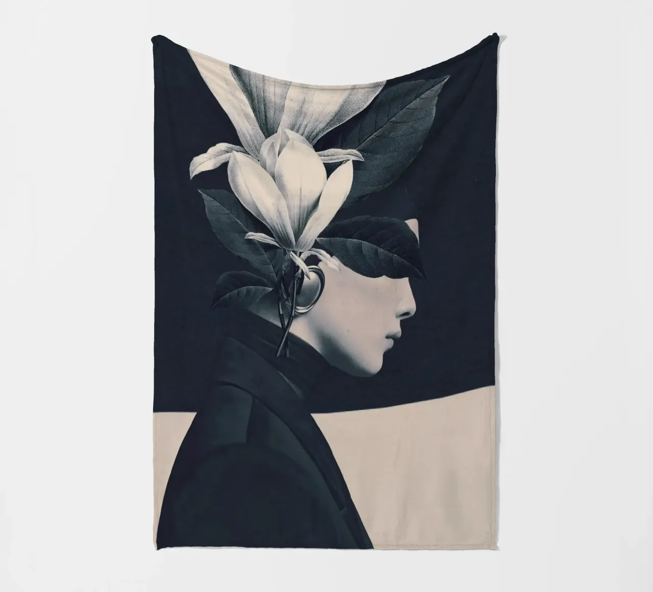 Ritratto floreale 2 - bianco e nero coperta in pile da dada22