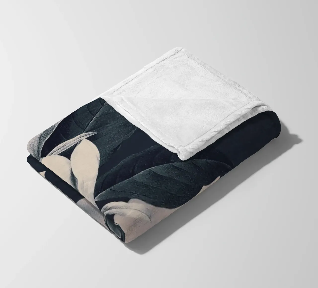 Ritratto floreale 2 - bianco e nero coperta in pile da dada22