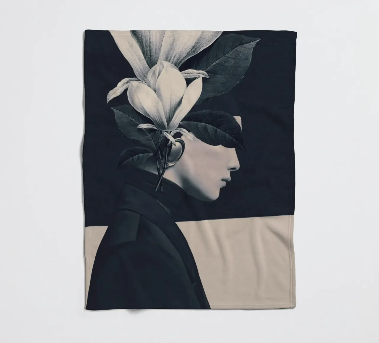 Ritratto floreale 2 - bianco e nero coperta in pile da dada22