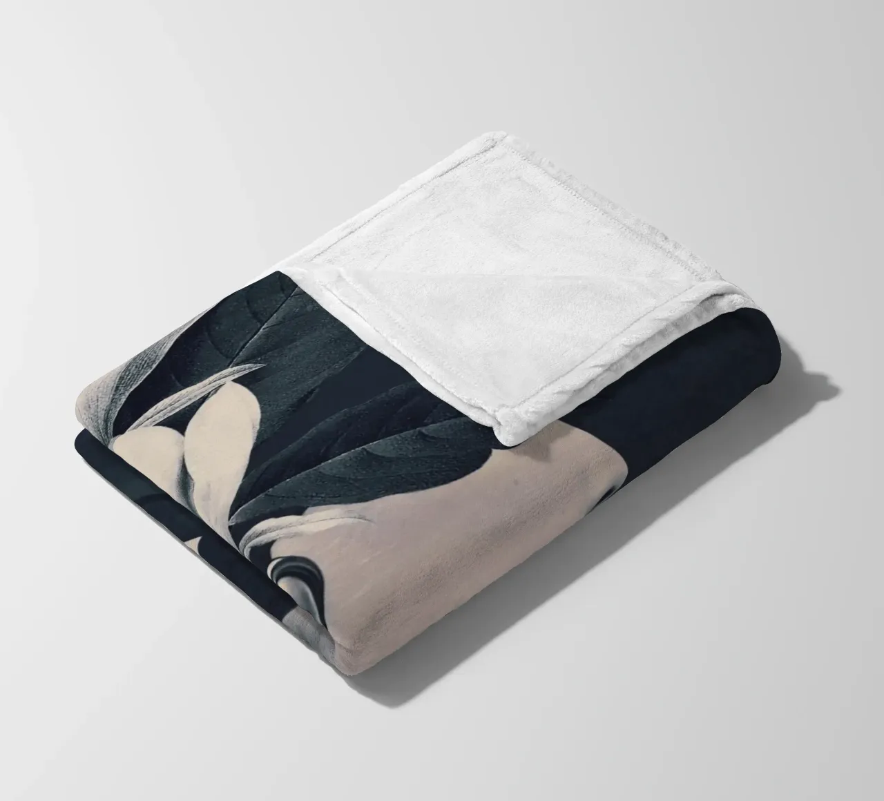 Ritratto floreale 2 - bianco e nero coperta in pile da dada22