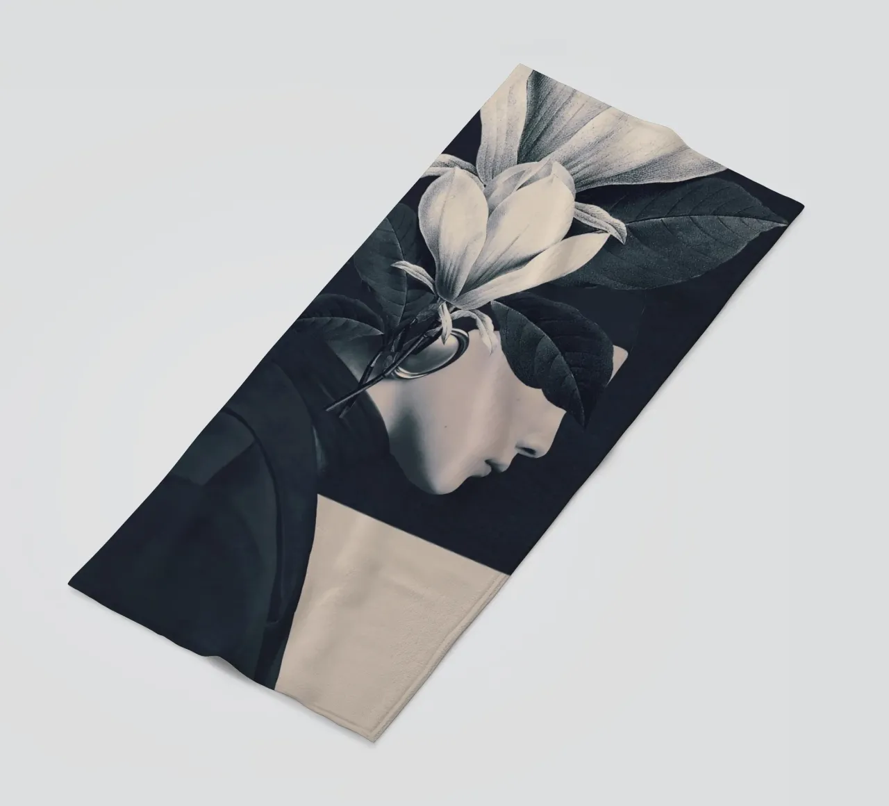 Ritratto floreale 2 - bianco e nero telo mare da dada22
