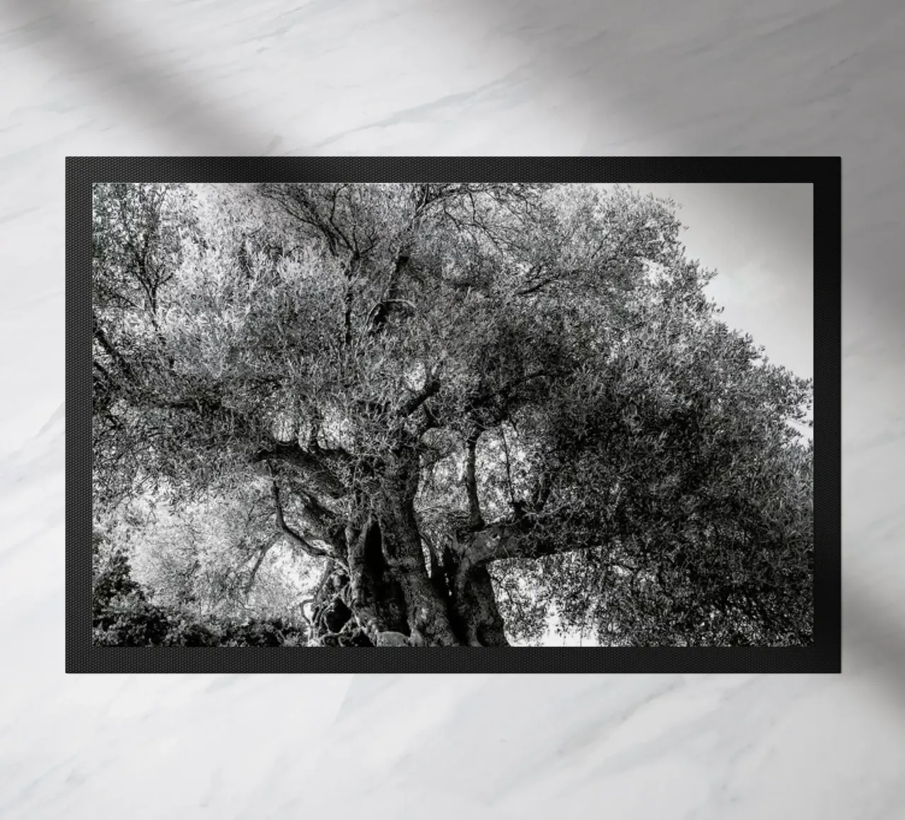 Olea Fußmatte von Shot By Clint