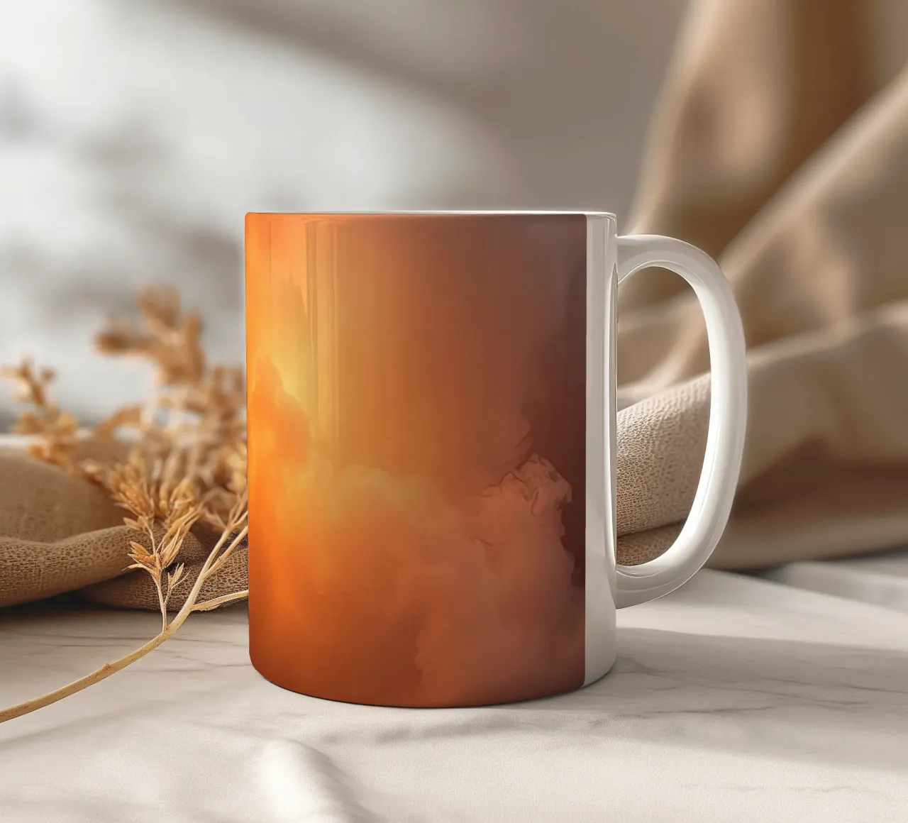 les nuages aux reflets orangés créent un arrière-plan captivant mug en céramique de DesignDoodle