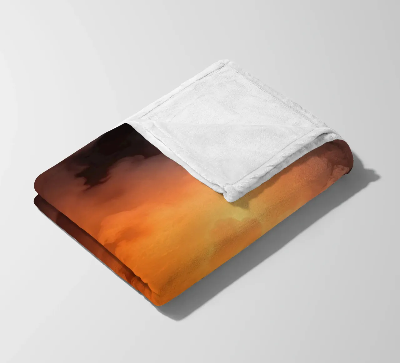 les nuages aux reflets orangés créent un arrière-plan captivant plaid polaire de DesignDoodle