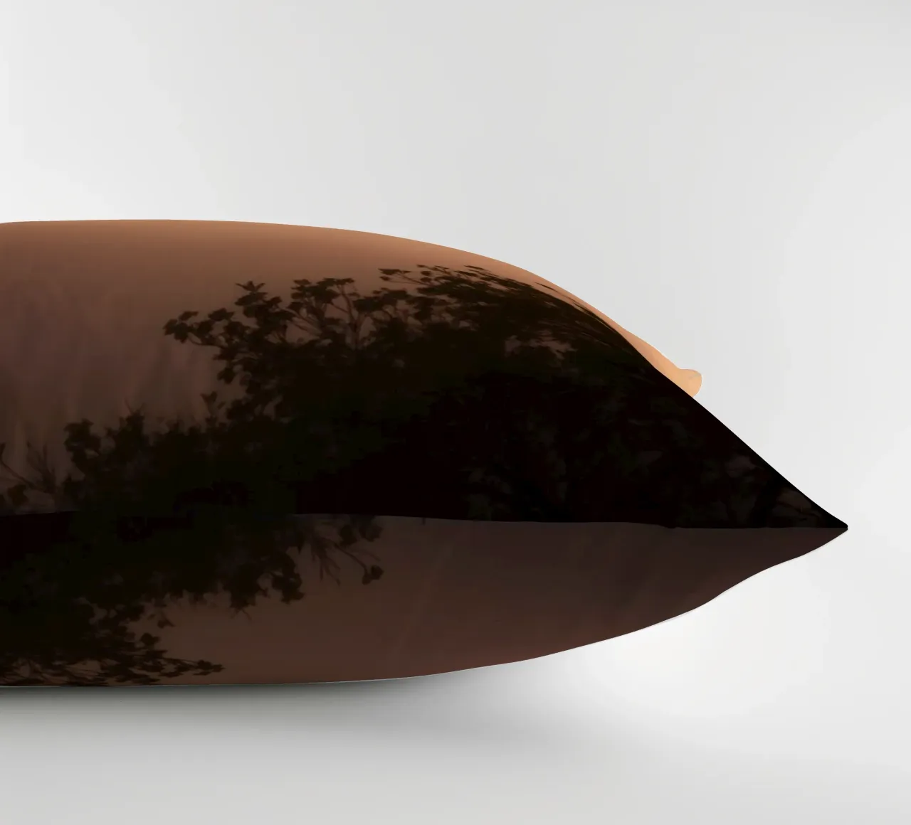 La tranquillità e la bellezza della natura cuscino da DesignDoodle