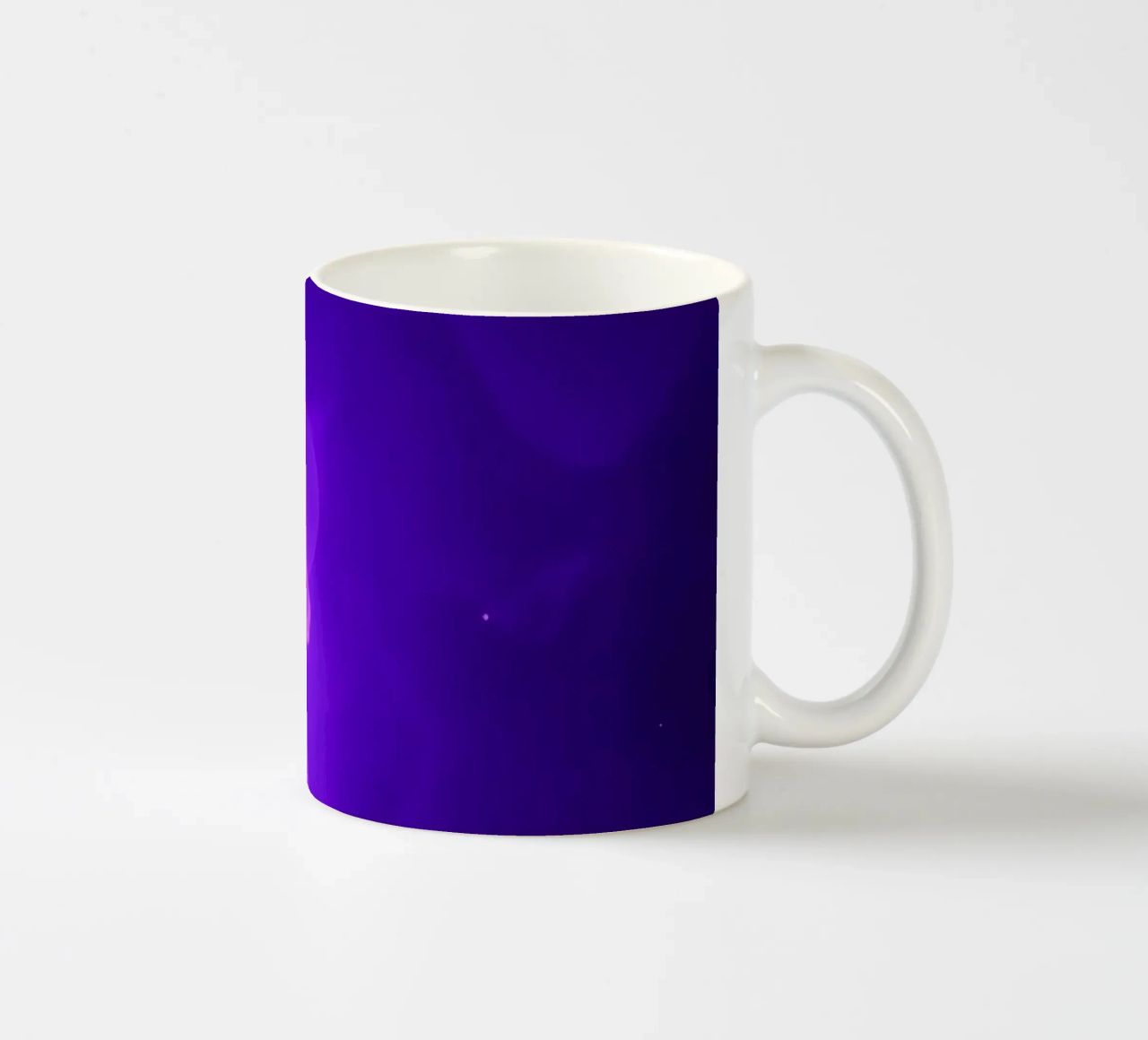 sfondo astratto viola con linee fluide tazza in ceramica da DesignDoodle