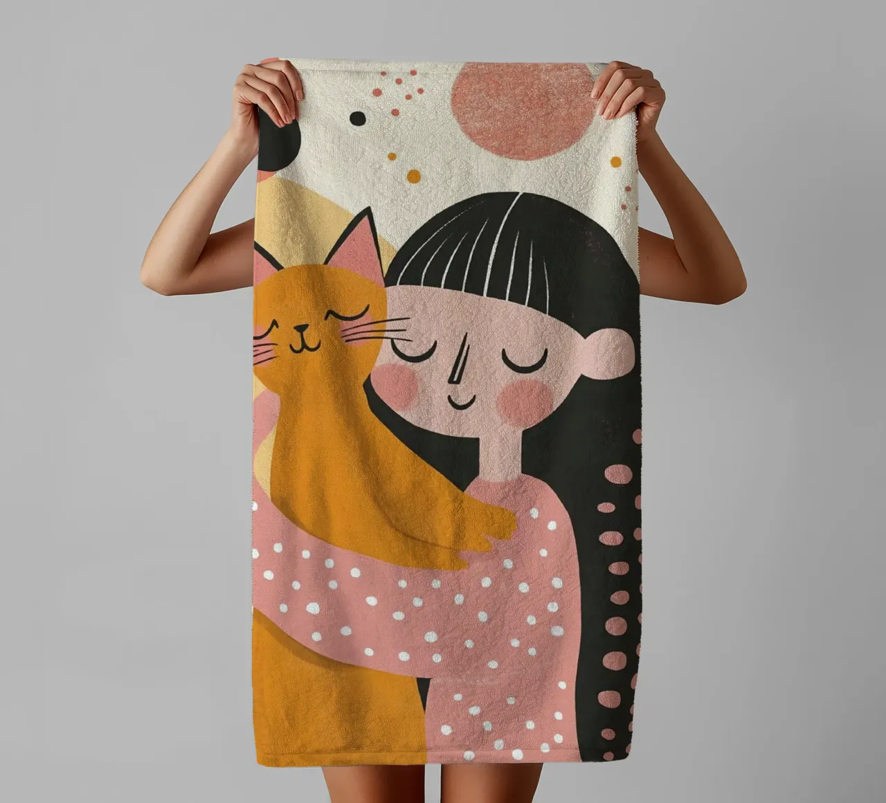 Skurriles Mädchen aus der Mitte des Jahrhunderts mit orangefarbener Katze in Pastellrosa Handtuch von Modern Muse