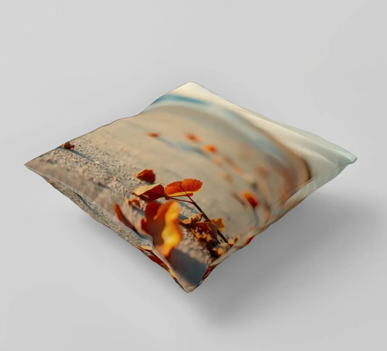 Foglie d'autunno sparse sulla spiaggia sabbiosa al tramonto cuscino da DesignDoodle