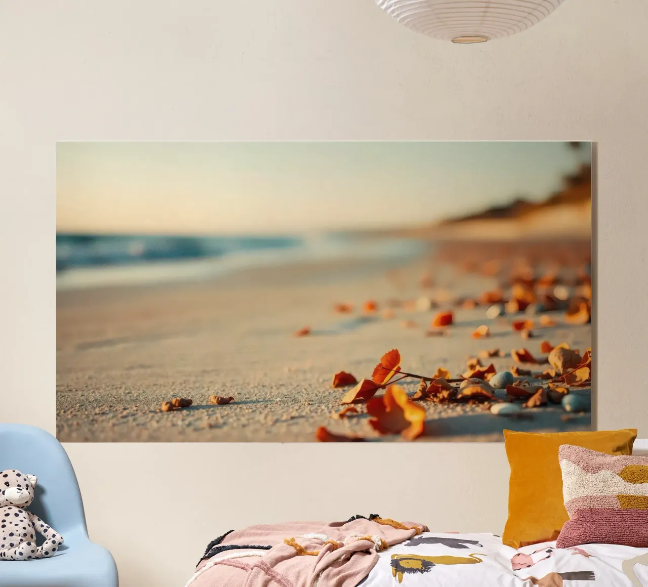 Foglie d'autunno sparse sulla spiaggia sabbiosa al tramonto plexiglass da DesignDoodle